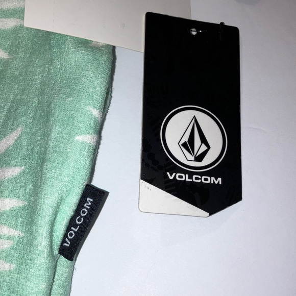 Volcom Kids Mint Leaf Button Down Shirt with Matching Elastic Shorts - Picture 5 of 9